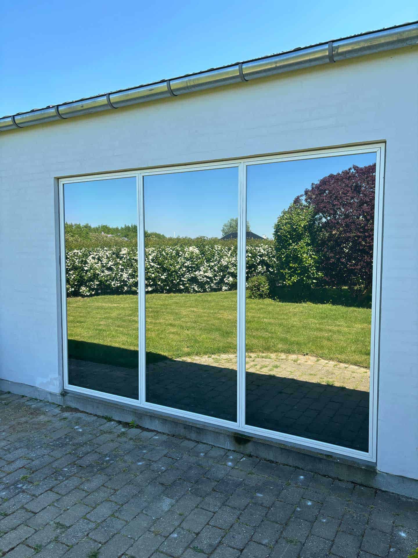 Solfilm på store vinduer